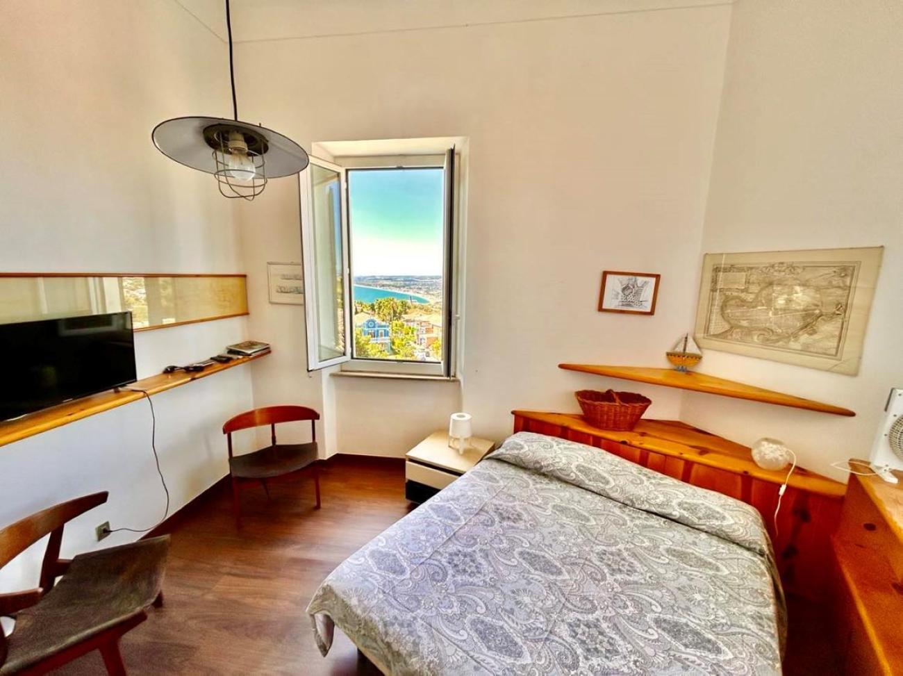 Paulis - Semiattico In Pieno Centro A Sirolo, Con Meravigliosa Vista Mare Lägenhet Exteriör bild